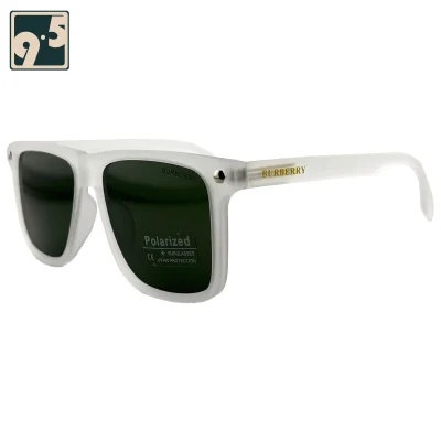 نمای سه رخ عینک آفتابی مردانه مات سفید یخی عدسی سبز Burberryn 9829