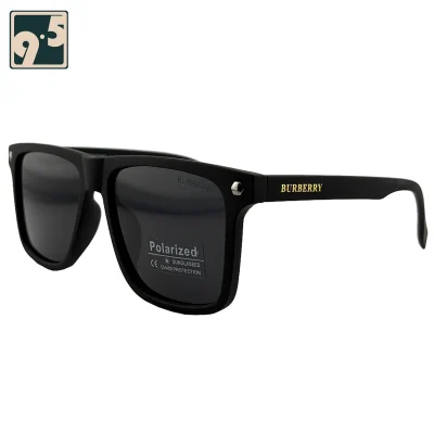نمای سه رخ عینک آفتابی مردانه مات مشکی Burberryn 9829