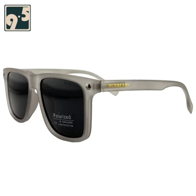 نمای سه رخ عینک آفتابی مردانه مات دودی Burberryn 9829