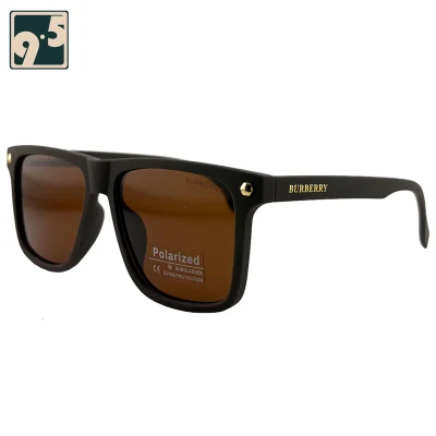 نمای سه رخ عینک آفتابی مردانه مات قهوه ای Burberry 9829