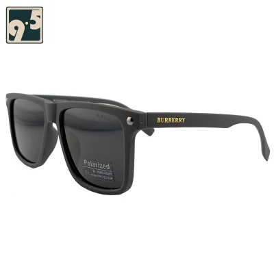 نمای سه رخ عینک آفتابی مردانه مات طوسی Burberryn 9829