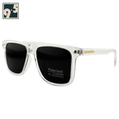 نمای سه رخ عینک آفتابی مردانه شفاف Burberryn 9829